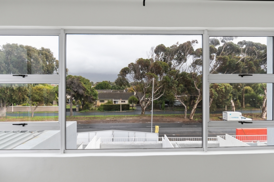 1 Bedroom Property for Sale in Heathfield Western Cape